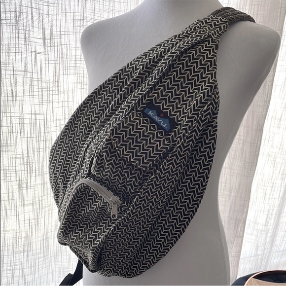 Kavu Rope Sling Bag Chevron Hiking Backpack Crossbody NWOT - Picture 1 of 9